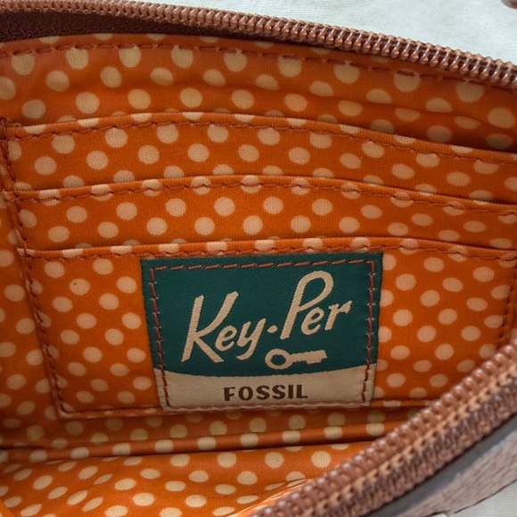 Fossil Key-Per Brown-Trim Multicolor Feather Pattern Wristlet Wallet - Picture 7 of 12